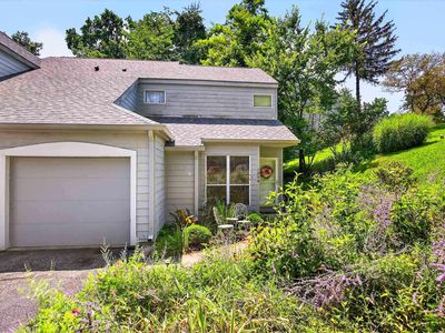 1894 E Bay Pointe Dr