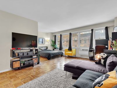 150 E 37th St APT 6G