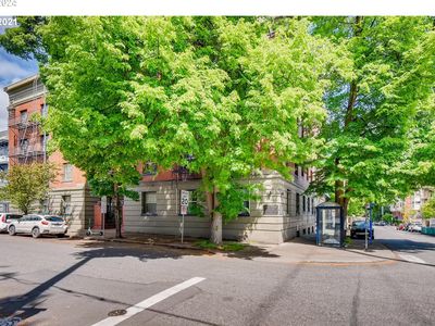 2109 NW Irving St UNIT 204