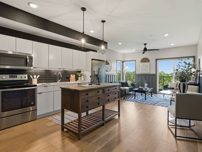 400 Herron Dr #102