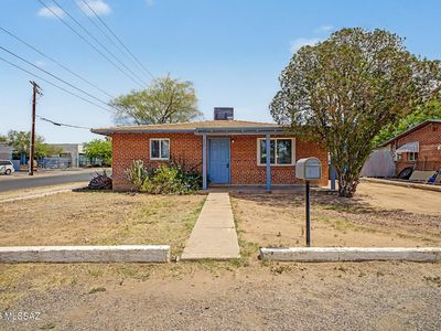 972 N Chrysler Dr