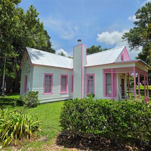 624 Houston St