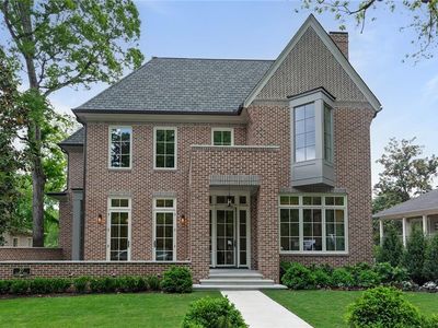 27 Maddox Dr NE