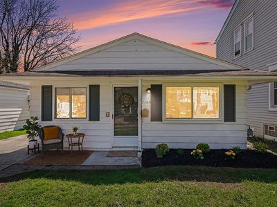 Property at 2189 Ridgemont Rd, Grosse Pointe Woods, MI