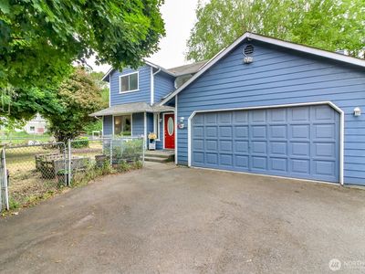 2426 E Pioneer