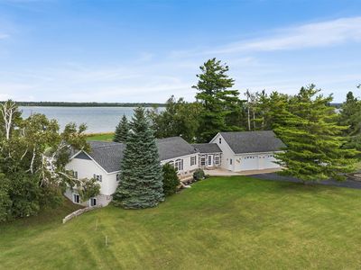 1232 N Lofgren Shores Dr