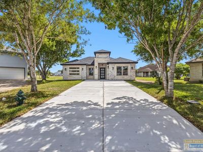 735 Carnation