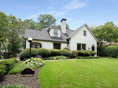 725 E Morningside Dr NE