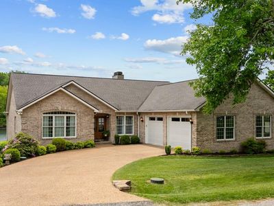 150 Motthaven Dr