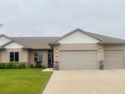 Property at 1610 Stewart Dr, Aberdeen, SD