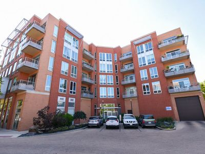 4814 N Clark St APT 202S