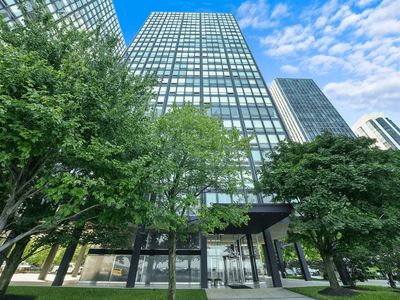880 N Lake Shore Dr APT 19A