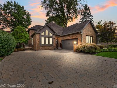 6 Pembroke Ct