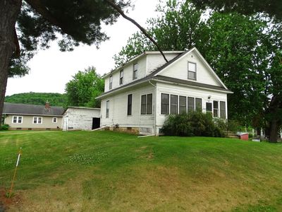 105 Maple Ave E