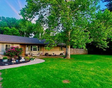 423 W Hanks Trl
