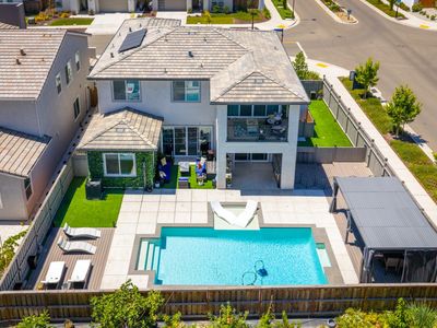 3483 Mulholland Dr