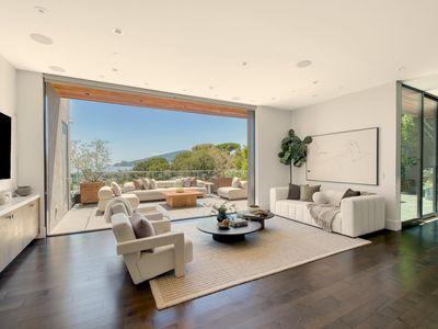 4755 Paradise Drive
