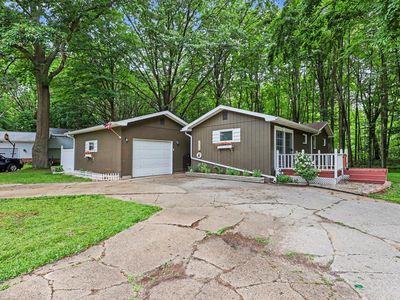 17700 Thornapple Ln