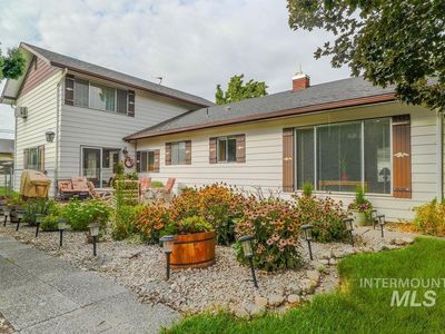 421 E Ave E