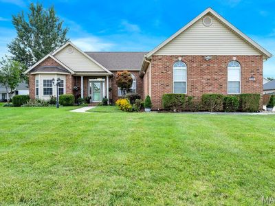 588 Manor Ln