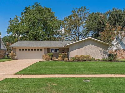 6114 Burgundy Dr