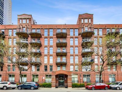 550 N Kingsbury St APT 422