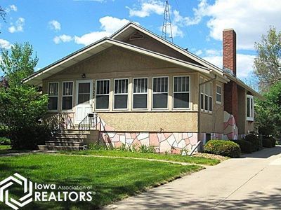 1027 E Main St