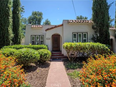 329 W 12th St