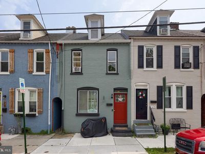636 1st St