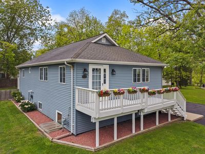 2124 Lakeshore DRIVE