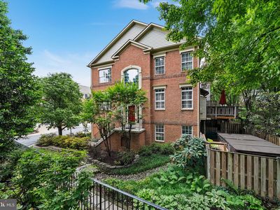 4648 Lambert Dr