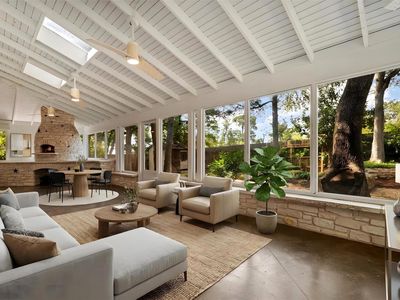 2112 Wychwood Dr