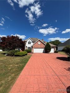 27 Rolling Woods Ln