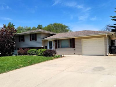 2217 Crestview Dr