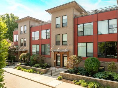 109 Aston Row Ln