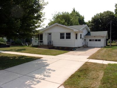 218 E 2nd St