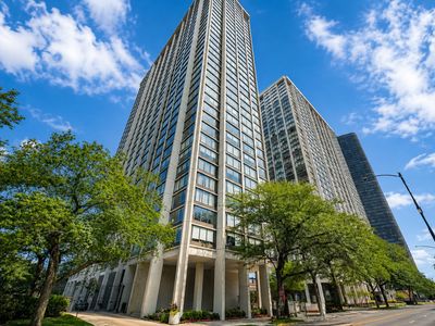 5455 N Sheridan Rd APT 1715