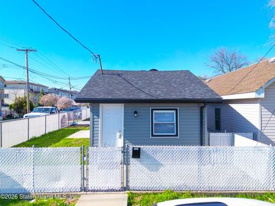 566 Hunter Ave