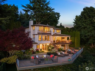 2555 Magnolia Boulevard W