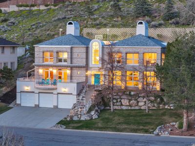 2457 S Scenic Dr