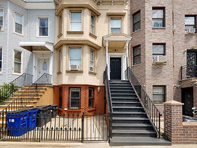 315 42nd St