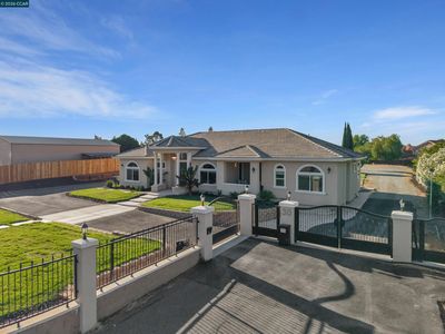 30 W Cypress Pl