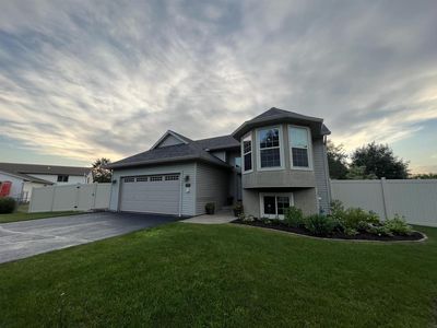 2135 VICTOR LANE
