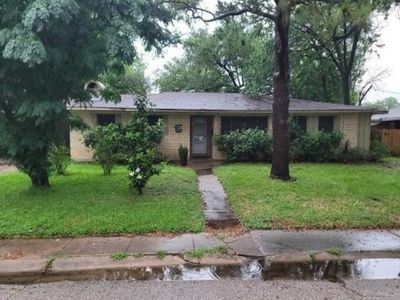 2109 Oaks Dr