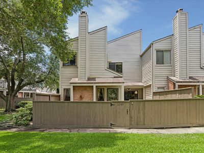 11747 Lakeside Place Dr