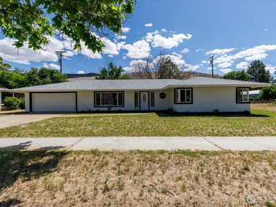 1013 River Drive