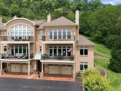 1498 Riverside Dr