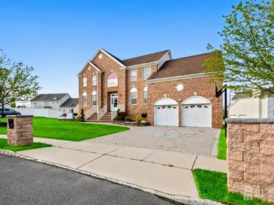 22 Honey Locust Dr