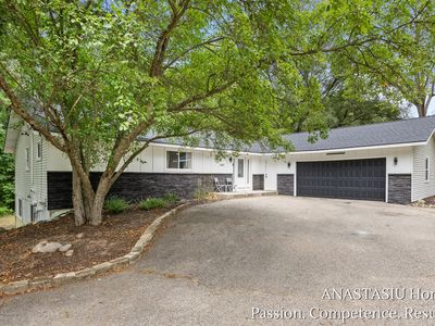 2661 Van Dam Dr NE