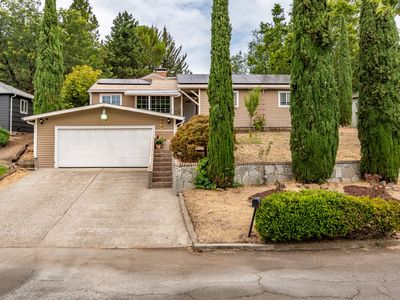 694 Knoll Ave